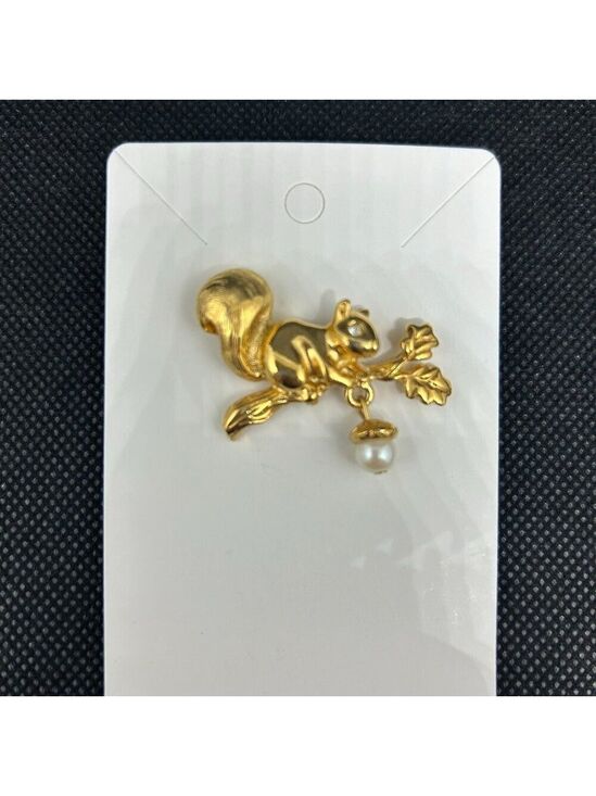 Avon Jewelry - Vintage Avon squirrel lapel pin